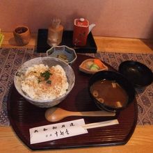 お昼どきの定食