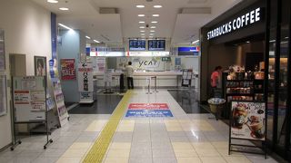 ＪＲ横浜駅からは距離があるが楽にアクセスできる
