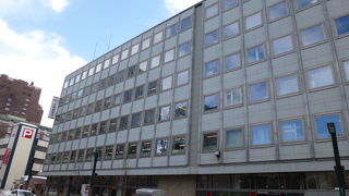 北海道庁のすぐ近くに本社があります。