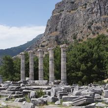 アテネ神殿のイオニア式の柱