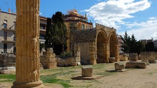 ローマ時代の広場や民家跡が残る遺跡