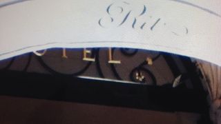 重々しいなかに華やかさのある広場