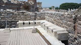 ホンモノかどうかよく分りません。おそらくニセモノですね。