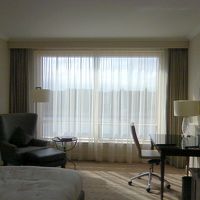 広くて明るい（晴れているからですが）室内。くつろげます。