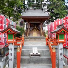 子守稲荷社の祠です。