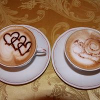 朝食のカプチーノ　その１（ハートとカタツムリ）