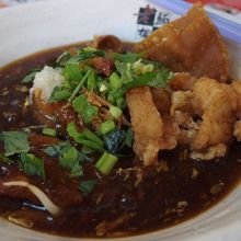 ローミー、トッピングは全部入り。