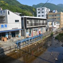 雲見の街には川が流れています。