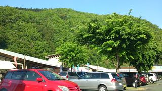 肱川のほとりにある道の駅です。