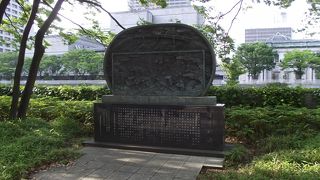 かって大繁栄した淀屋の屋敷跡の碑があります