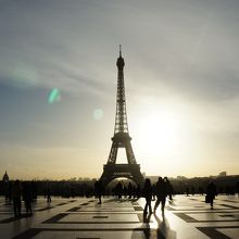 朝のエッフェル塔