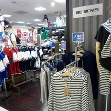 スポーツライクなウェアが多い