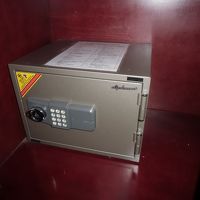 各部屋に大型のセフティボックスがあります