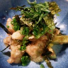 田芋とアボカドの梅肉和え。