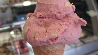 ザグレブで有名なケーキ・アイス店