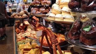 お惣菜もベーカリーも美味しいです