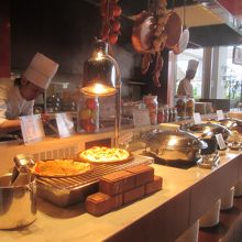 こちらのオープンキッチンではステーキを焼いていただけます