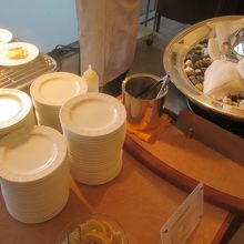 もう一方のオープンキッチンは”お魚の塩釜包み焼き”