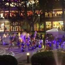 賑やかなダンスで楽しみました。