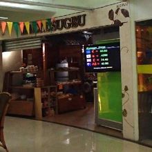 地階にレートのいい両替所もあります。