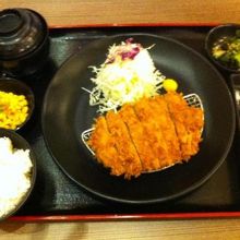 新しく美味しいトンカツ屋ができました。