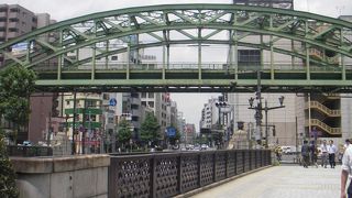 万世橋の隣の橋です