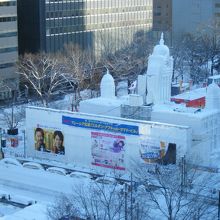 ホテルの部屋から見たゆき祭の風景