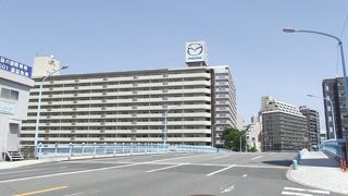 簡素で非常に広く感じる橋です