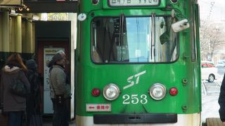 東京にも都電と言う物がありますが、路面電車は観光にも利用出来ます。