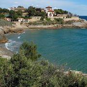 地中海のバルコニーから見える浜辺がミラクル・ビーチ。旧市街地から直接ビーチに行ける道は一つだけ。