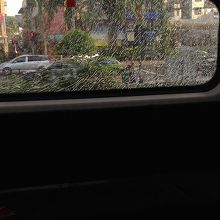 窓ガラスのひび、大丈夫？