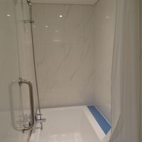 バスタブとシャワー