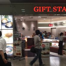 外からでも店内が良く見えました。