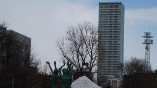 春を感じさせる像です