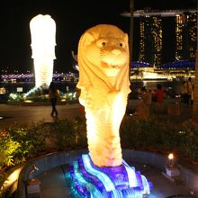 手前のちっちゃなマーライオンもかわいい