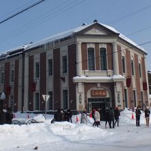 ガラス小物のお店になっています