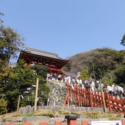 流鏑馬（やぶさめ）が勇壮な鶴岡八幡宮の例大祭