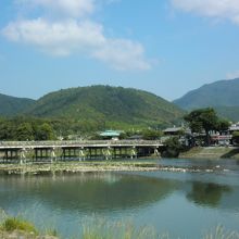 嵐山公園から見た渡月橋　観光ガイドで見る風景ですね