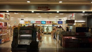 うなぎパイなど扱っている。