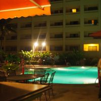 プールサイドのバー