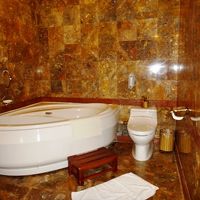 バスルーム（蛇口などもコロニアルな感じで◎）