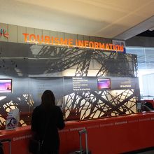 ここでパリビジットを購入。