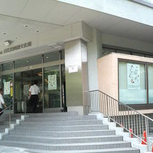 平日の午前中だとわりと空いてました。