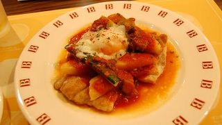 駅ビル内でパンブッフェ