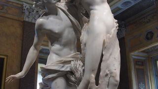 観光シーズンは予約しないと入れないません