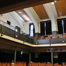 講堂の客席