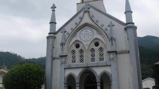 畳敷きの珍しい教会です