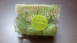 通勤客が行き交う福岡ビル