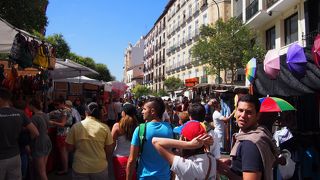 日曜に開催されるノミの市