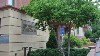 住宅街の中の素敵な美術館